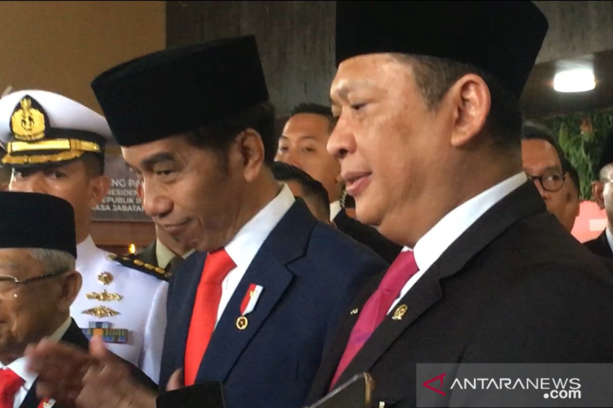 Jokowi janji sampaikan nama Menteri besok pagi