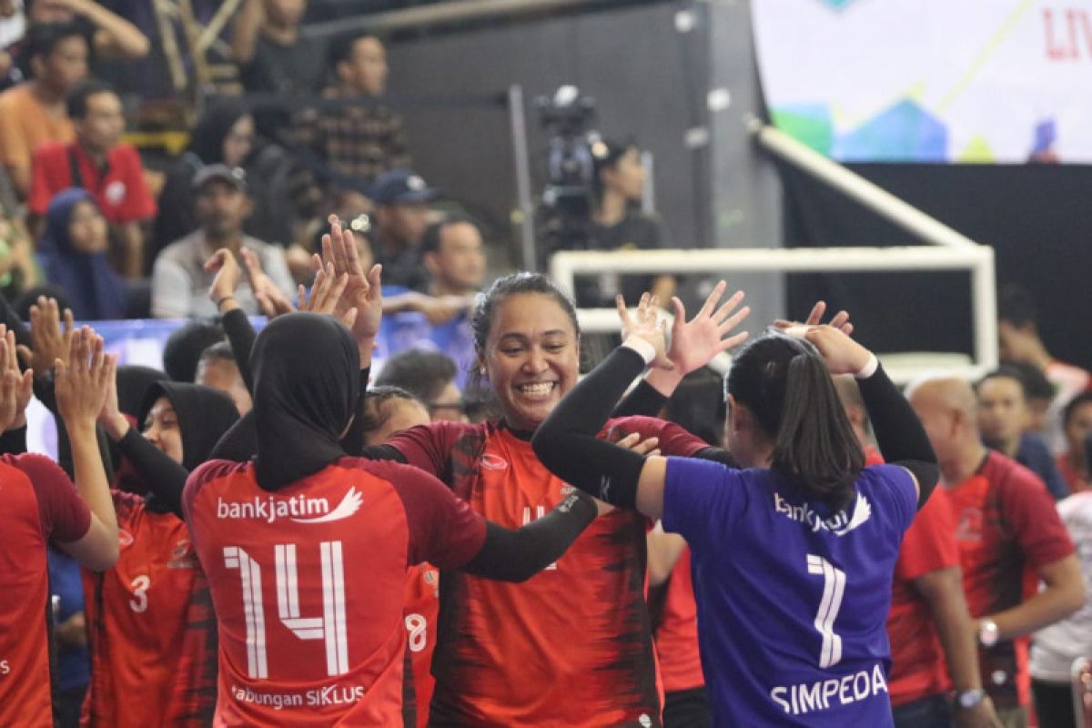 Laga tim putri Bank Jatim vs Petrokimia buka Livoli Divisi Utama 2022