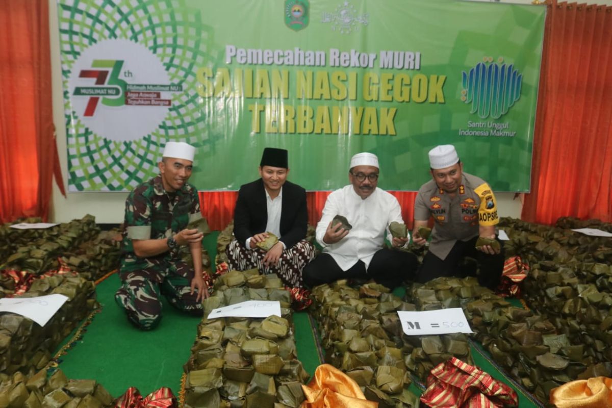 Muslimat NU Trenggalek catat rekor MURI sajian nasi gegok terbanyak