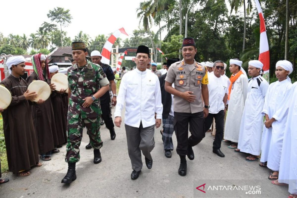 Bupati Tapsel irup Hari Santri Nasional