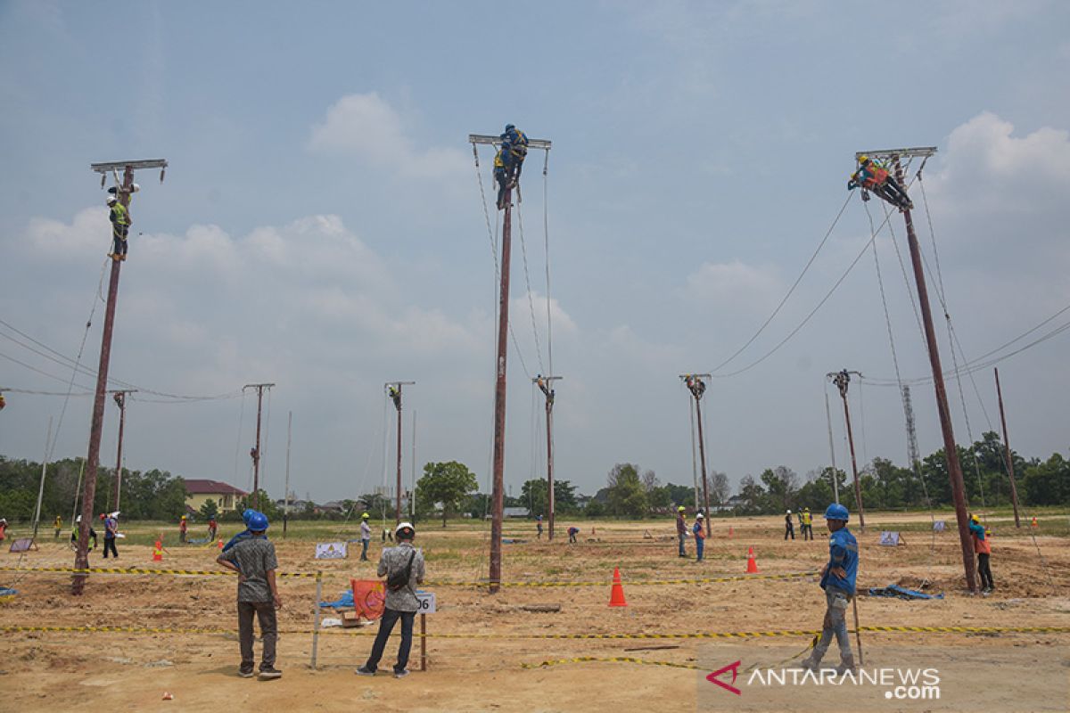 PLN gelar lomba pasang konstruksi listrik, begini penampakannya