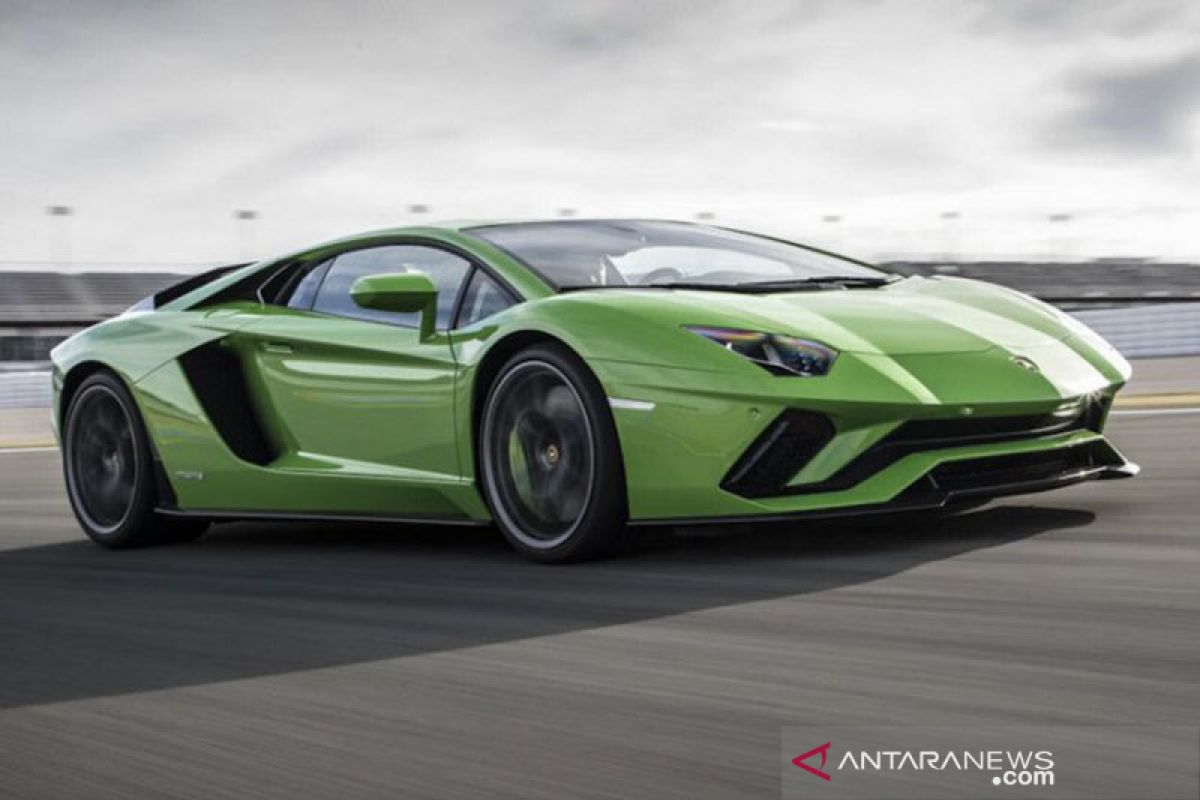 Lamborghini pernah tarik Aventador karena mesin mudah terbakar