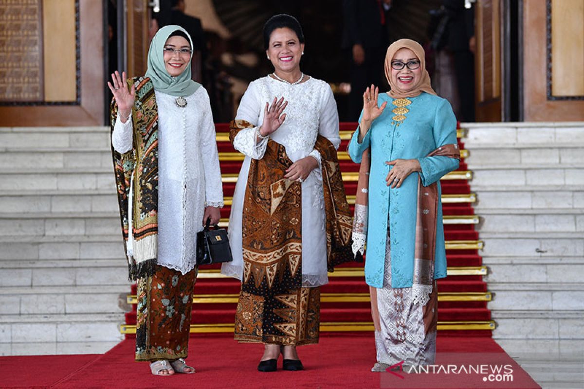 Pelantikan presiden, warganet  puji baju Iriana Jokowi