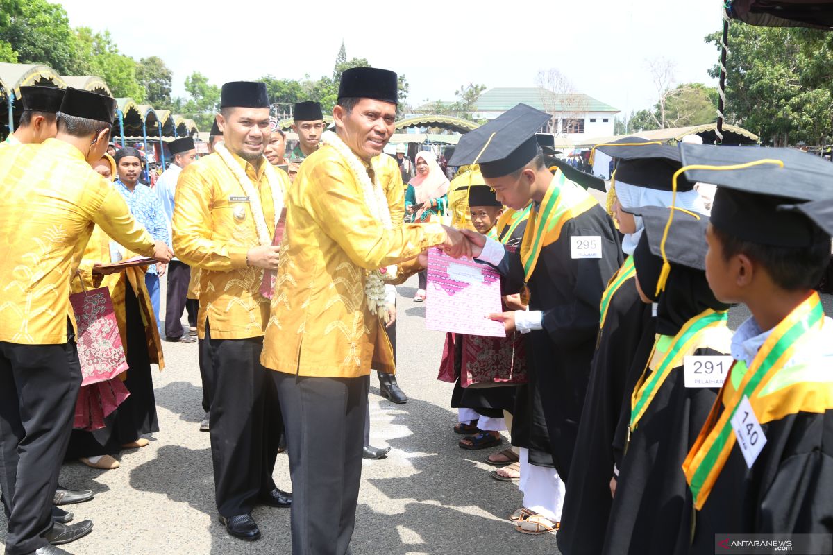 Bupati bangga santri TPA se-Tanah Laut wisuda dan khataman