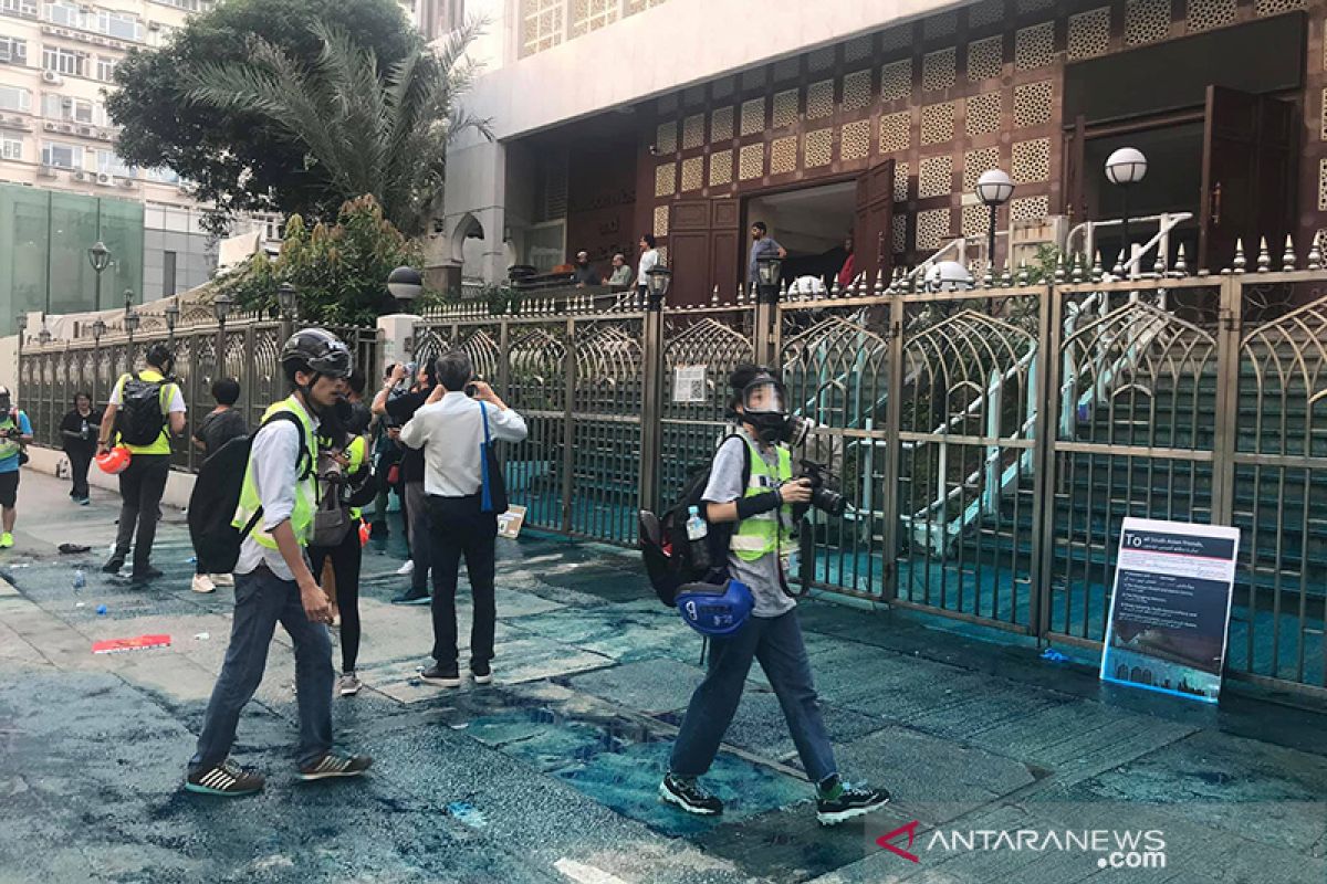 Masjid Kowloon disemprot "water canon", pemimpin Hong Kong minta maaf