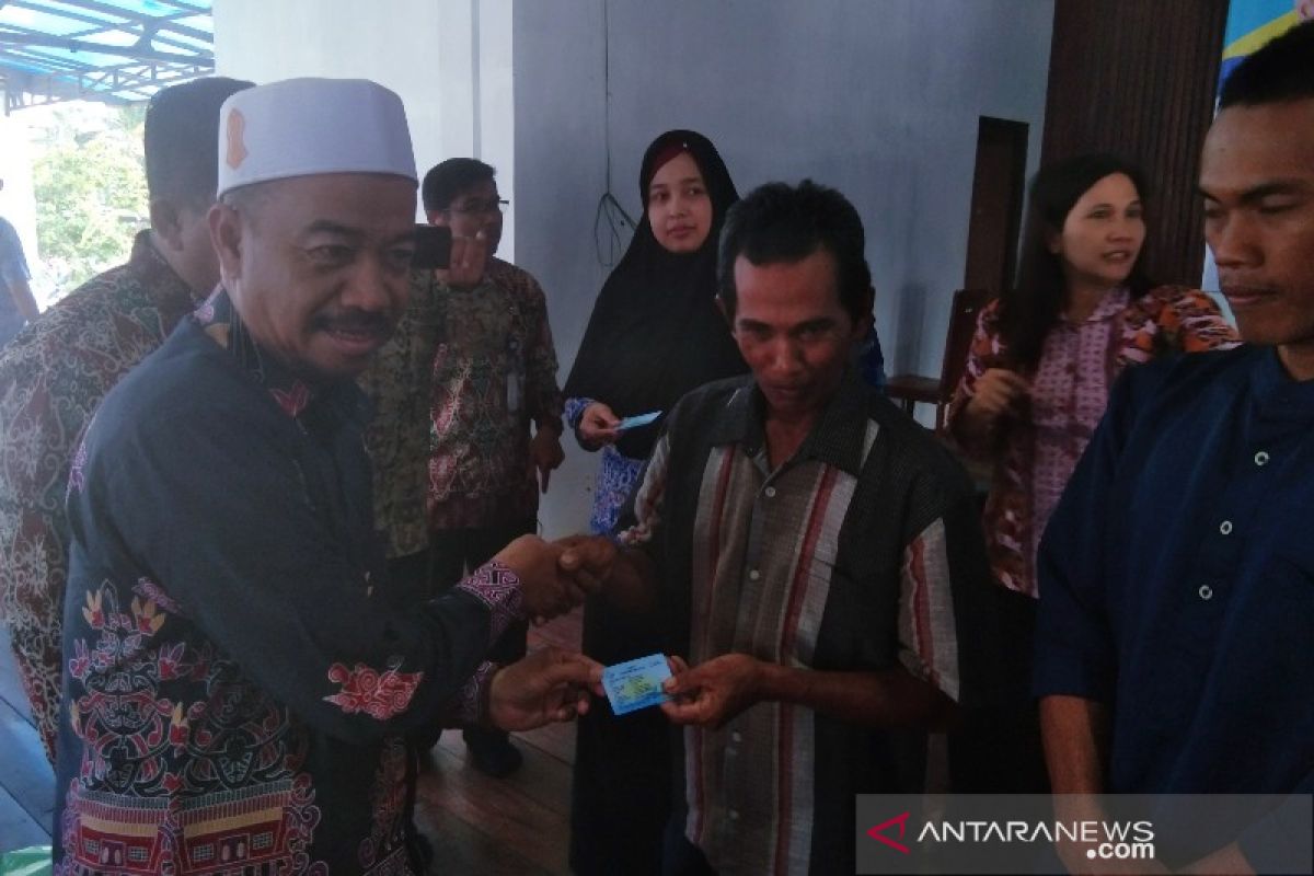 Pemkab bagikan 973 kartu asuransi kepada nelayan di Seruyan