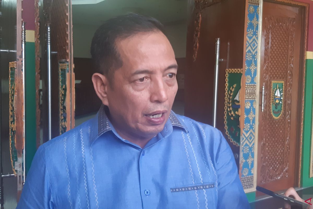 Asri Auzar sebut fasilitas mobil dinas pimpinan DPRD Riau sesuai standar