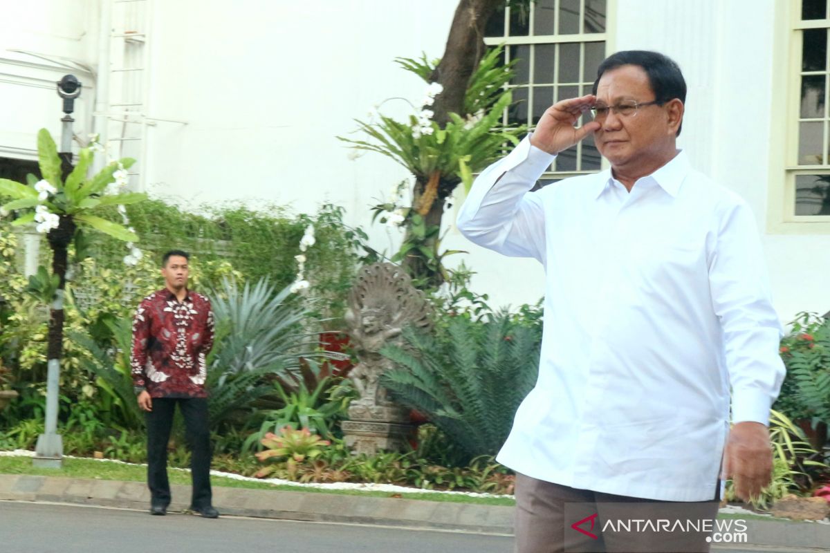 Jokowi ingin negara aman dengan merangkul lawan politik