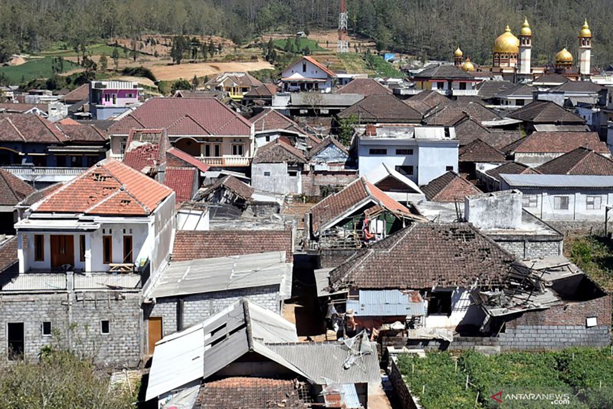 57 kali puting beliung terjadi selama Oktober