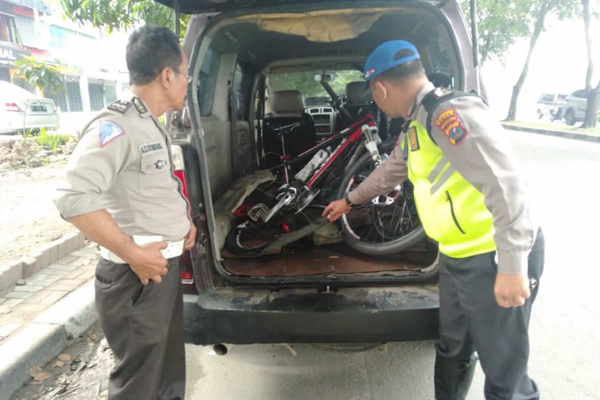 Polisi tangkap tiga pelaku pencuri sepeda motor karyawan roti di Medan