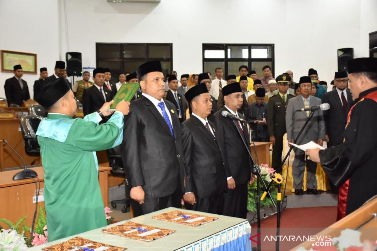 Tiga pimpinan DPRD Dumai ucap sumpah pelantikan