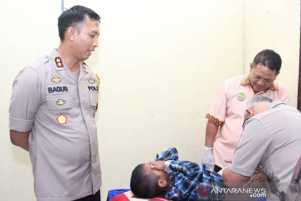 Sunatan massal Polres Barito Kuala sasar seluruh warga kurang mampu