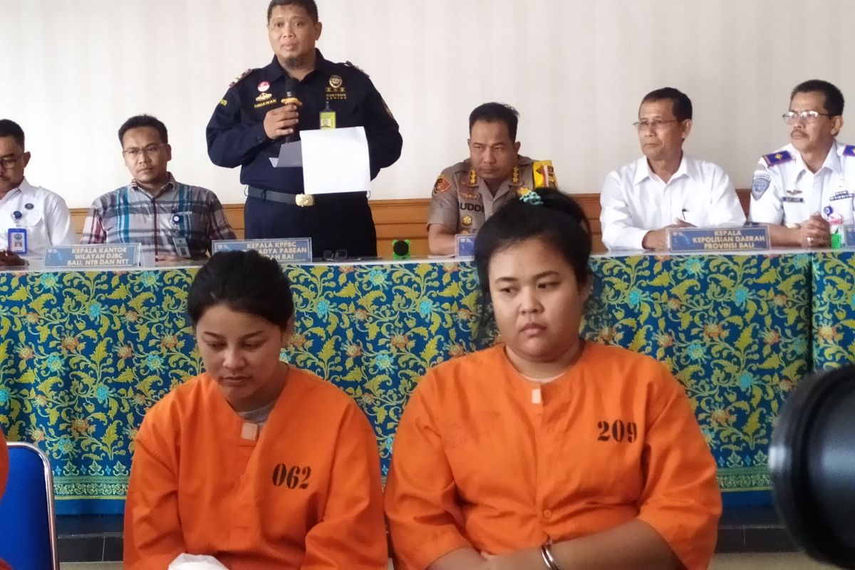 Dua warga Thailand ditangkap karena bawa 958 gram sabu