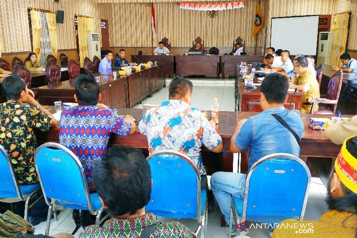 Warga mengadu ke DPRD Kotim minta solusi penyelesaian sengketa lahan