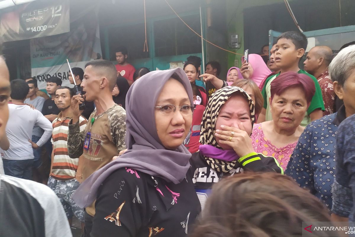 Isak tangis korban warnai pemadaman kebakaran di Sentosa Lama Medan