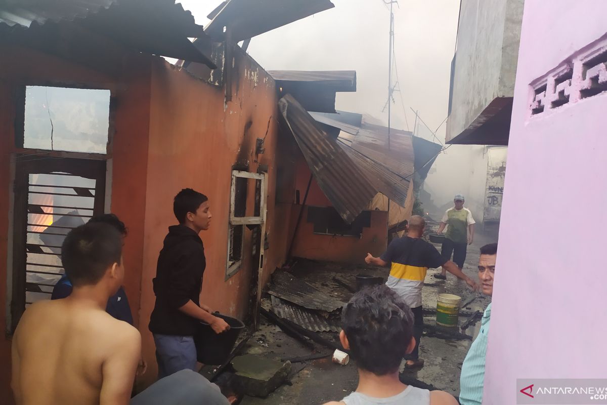 Kebakaran di Jalan Sentosa Lama Medan, puluhan rumah hangus