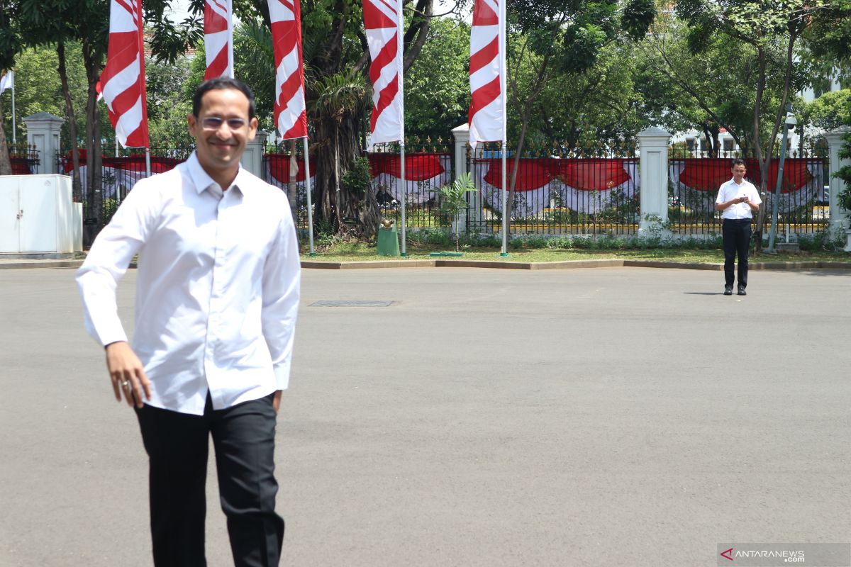 Nadiem Makarim  datang ke istana kepresidenan