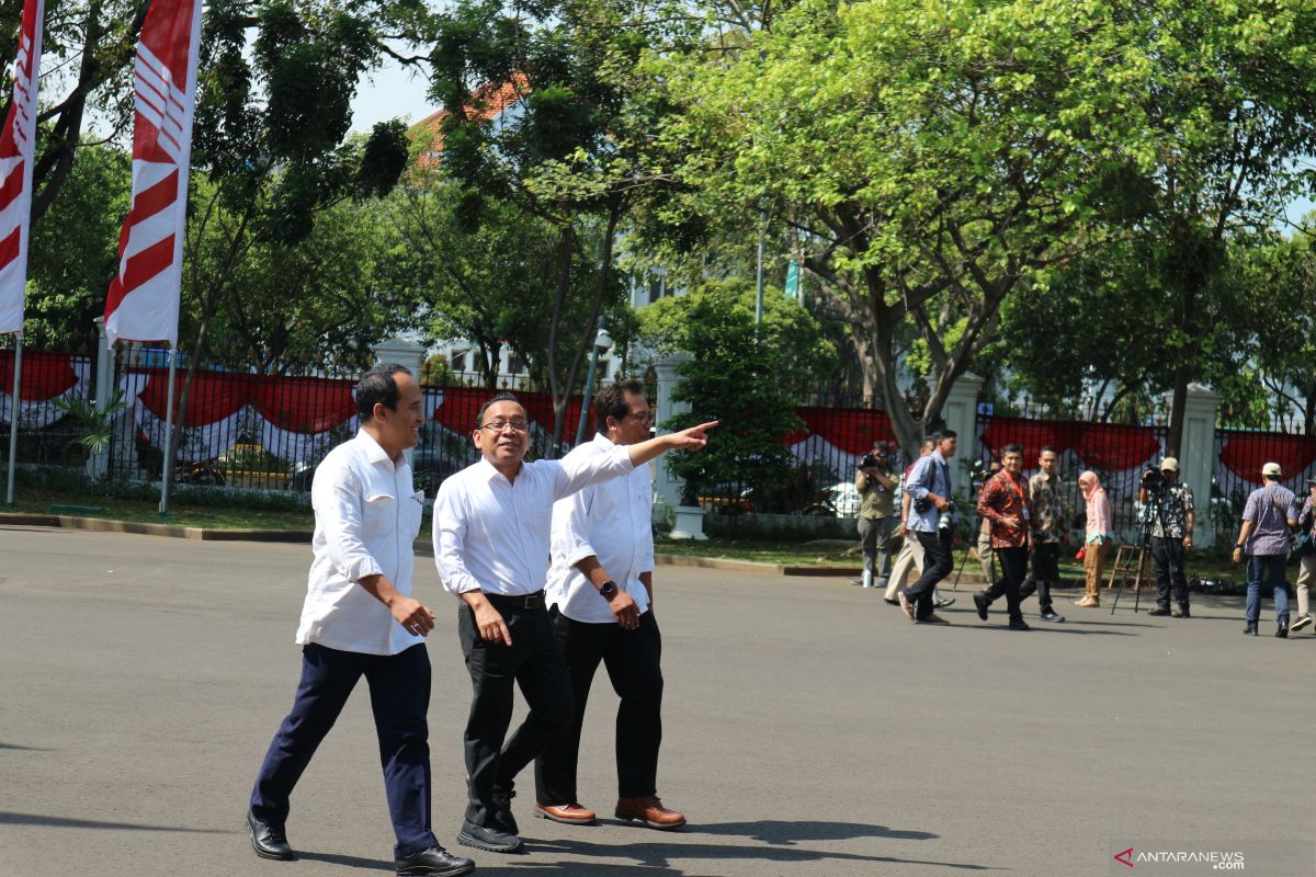 Pratikno, Nico Harjanto, Fadjroel Rahman datangi istana