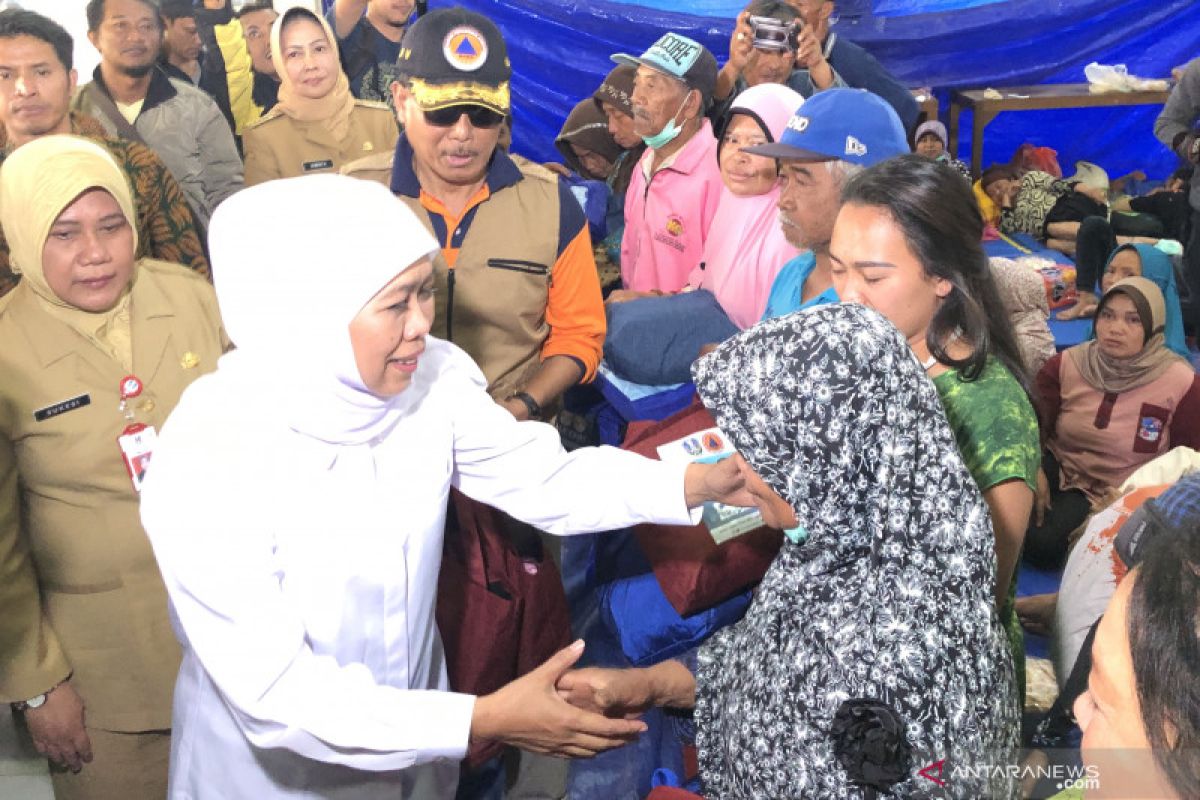 Khofifah pastikan kebutuhan dasar pengungsi Kota Batu terpenuhi