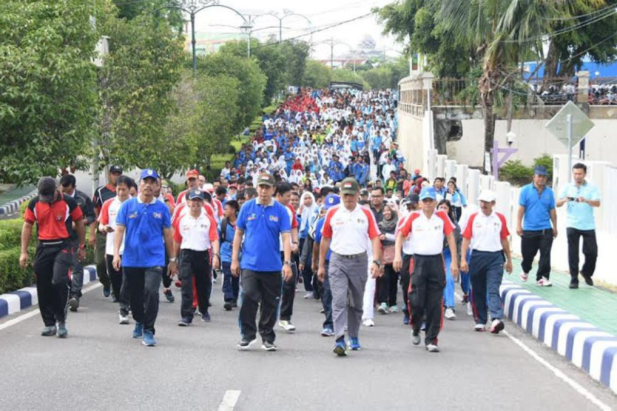 Ribuan pelajar  dan Bupati ikuti jalan sehat Haornas