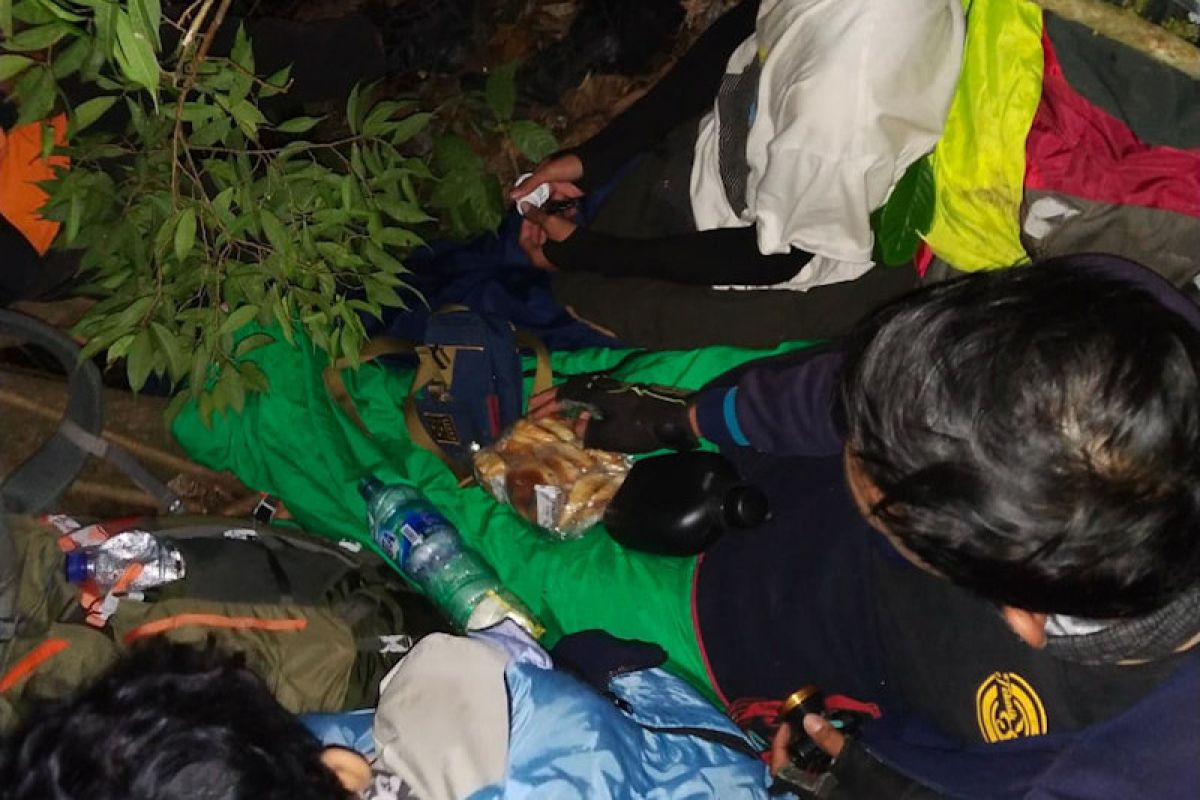 Tim SAR selamatkan empat mahasiswa Itera yang tersesat di Gunung Seminung Lampung