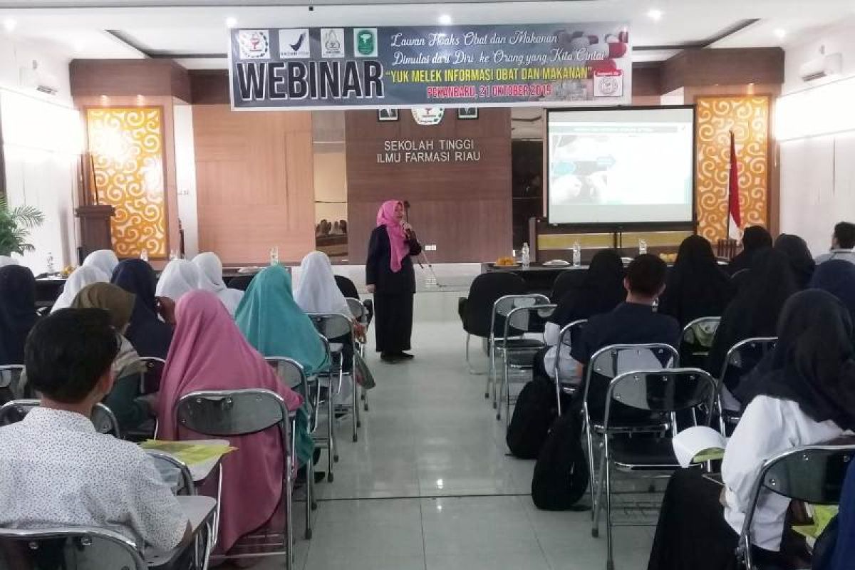 Mahasiswa STIFAR Pekanbaru dibekali cara menjadi konsumen cerdas