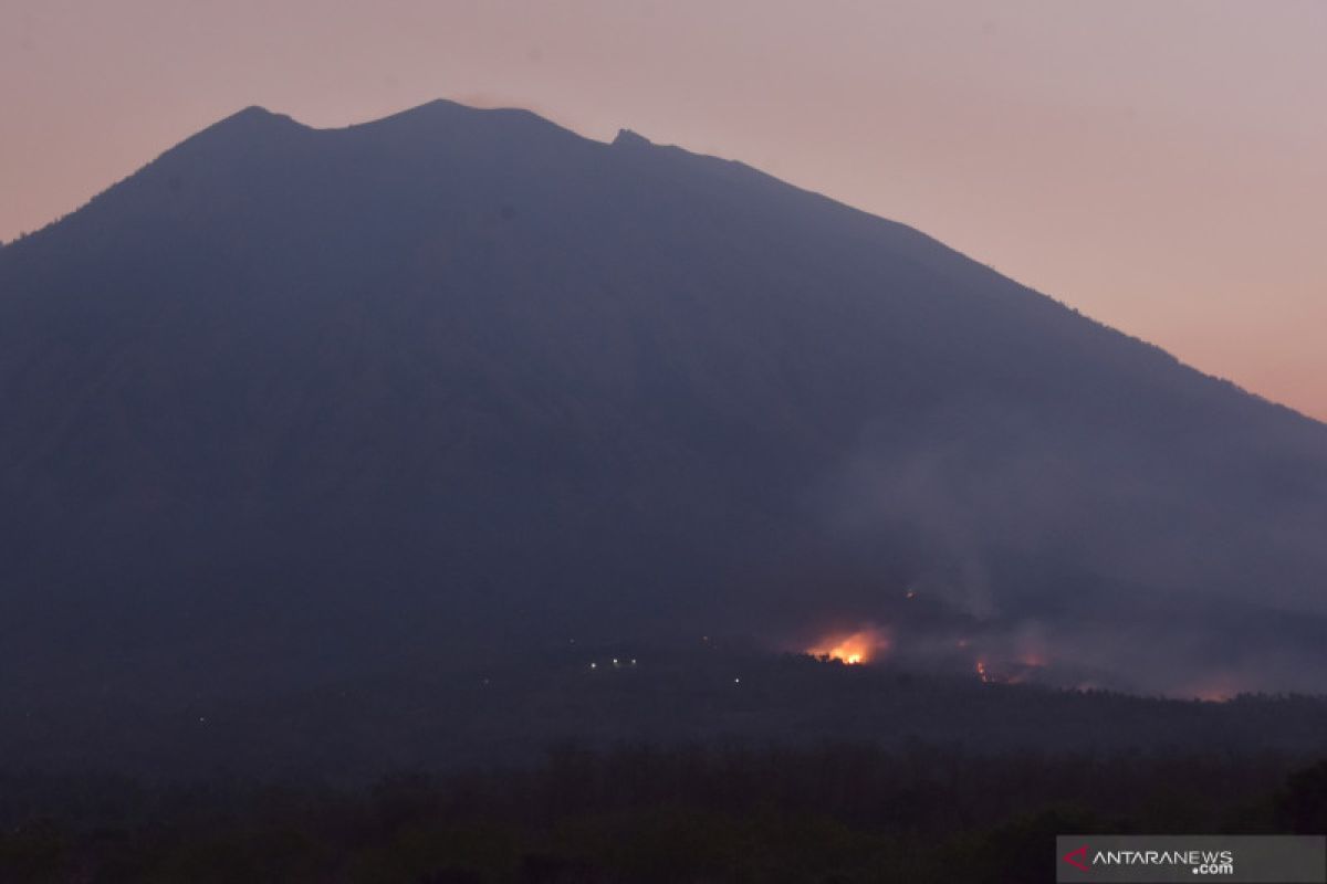 BPBD Karangasem sebut Kebakaran di lereng Gunung Agung masih fluktuatif