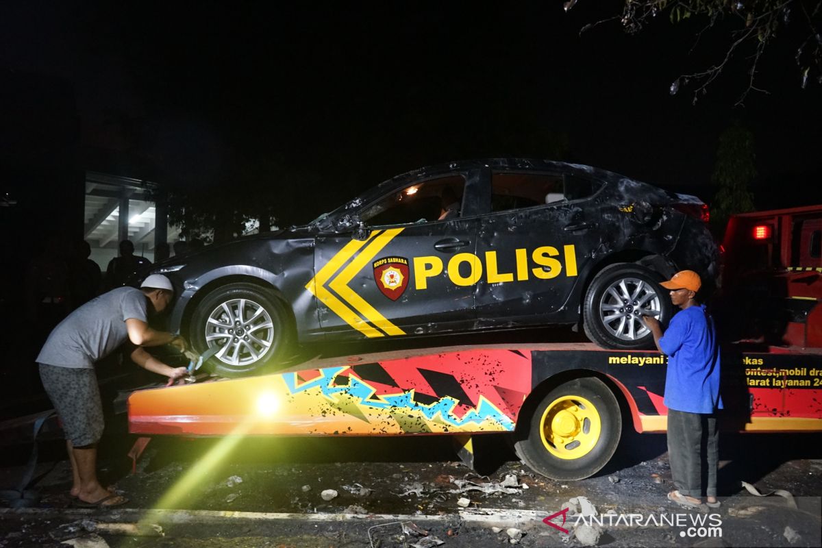 Dua mobil polisi jadi sasaran amukan suporter bola di Yogyakarta