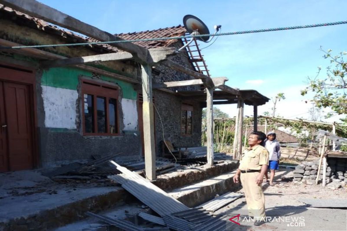 Belasan rumah di Boyolali rusak diterjang puting beliung
