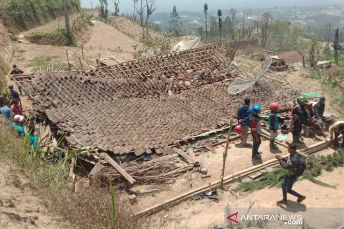 Pemkab Magelang tetapkan status darurat bencana angin kencang