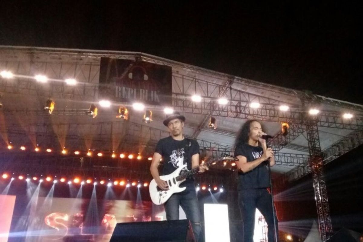 Grup band Slank sukses tutup kemeriahan konser "Musik Untuk Republik"