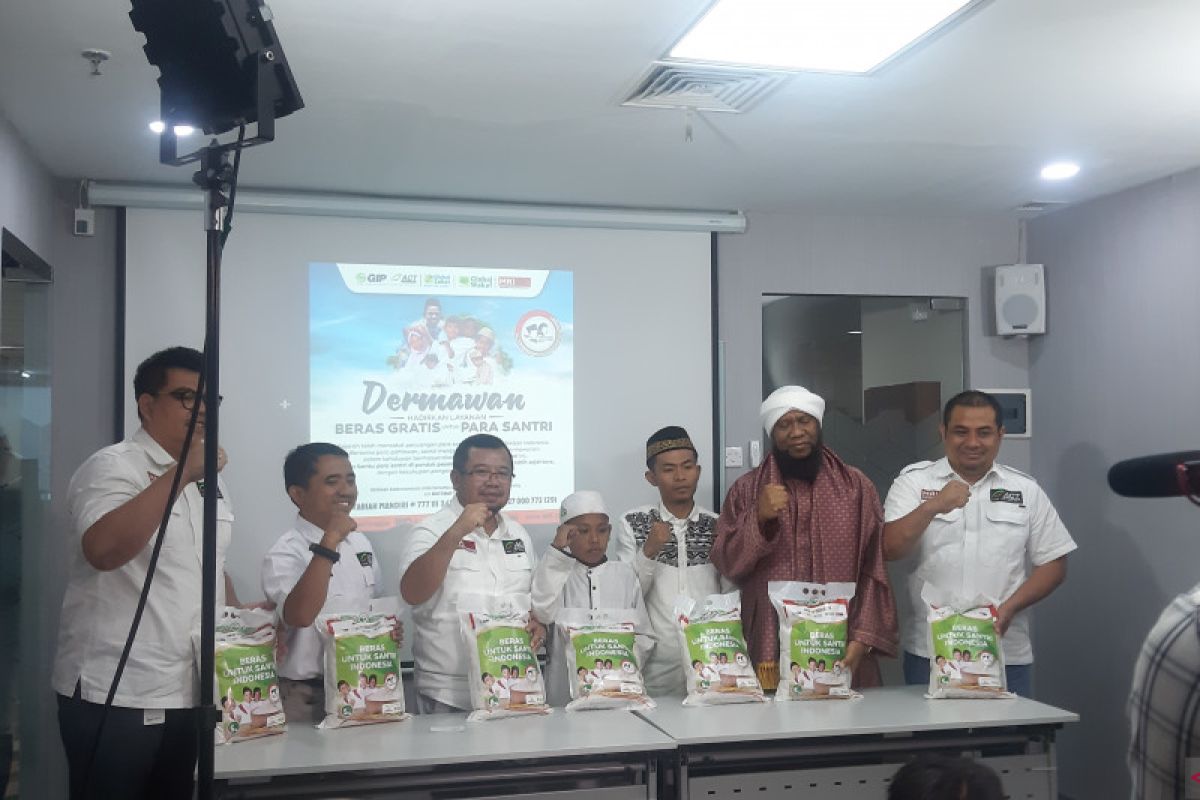 ACT  dorong santri mandiri lewat lumbung pangan dan ternak wakaf