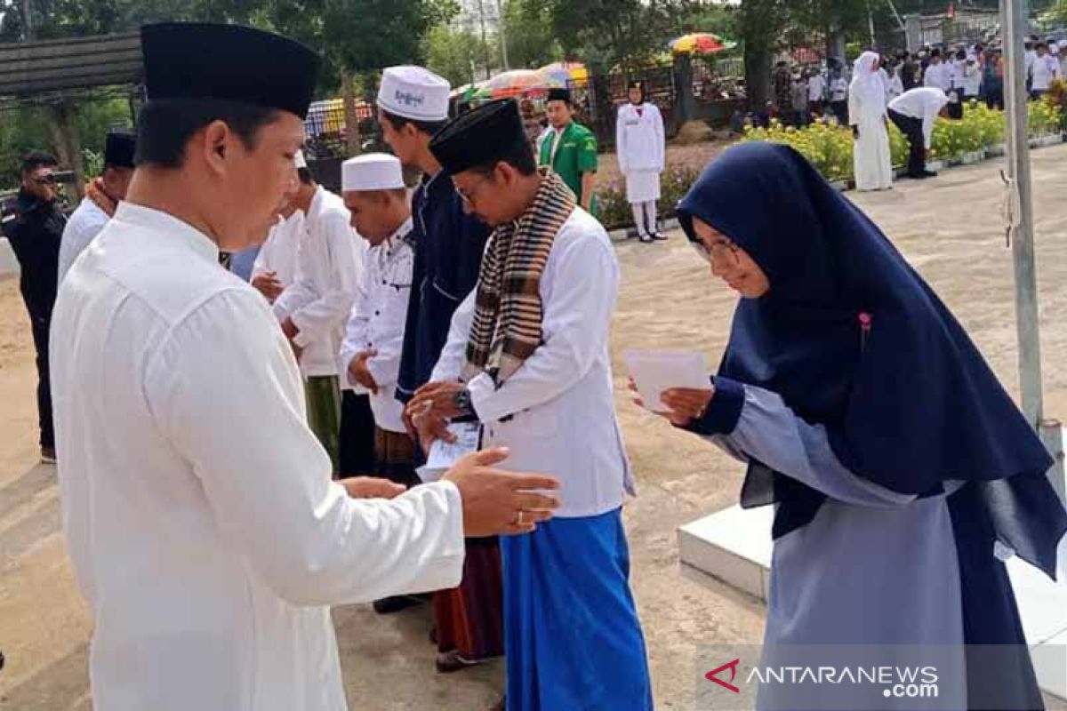 Pemkab Lamandau berikan insentif kepada ratusan ustadz dan marbot