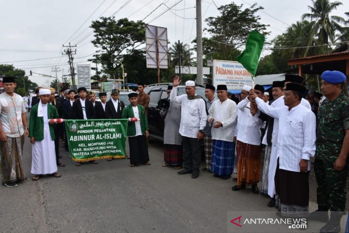 Kirab santri dan doa bersama warnai peringatan Hari Santri di Madina