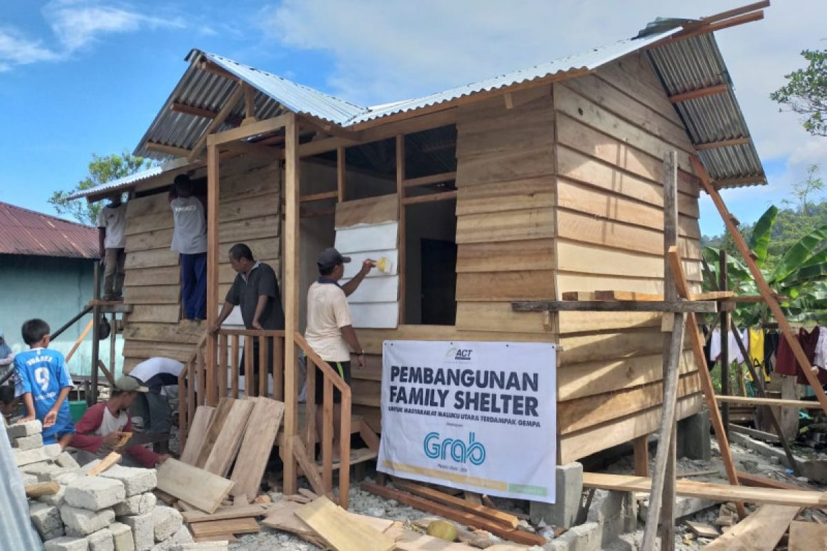 ACT bangun family shelter untuk penyintas gempa di Halsel