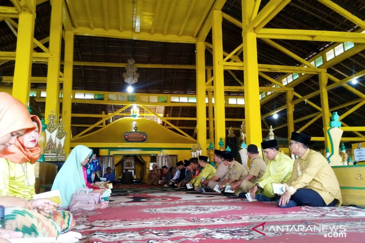 Edi ajak masyarakat jaga dan rawat Komplek Makam Batu Layang