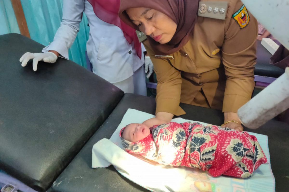 Hendak buang air kecil, Nofrizal temukan bayi dengan tali pusar yang belum dipotong di pinggir jalan