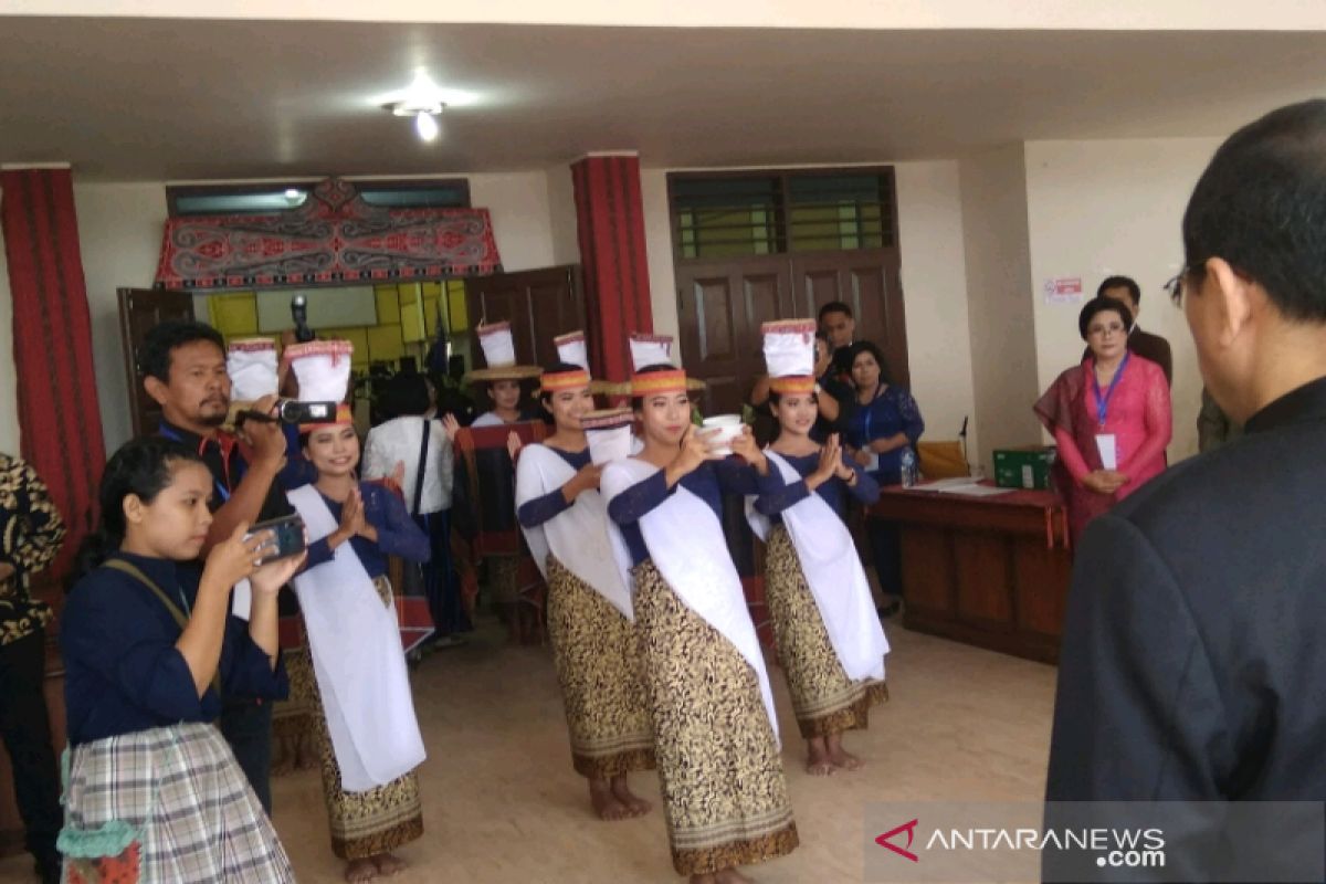 Tiupan terompet, tarian, hingga ibadah iringi prosesi pembukaan rapat pendeta HKBP