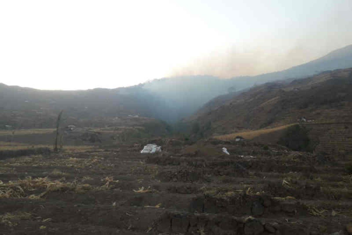 Lahan di lereng Gunung Ciremai terbakar