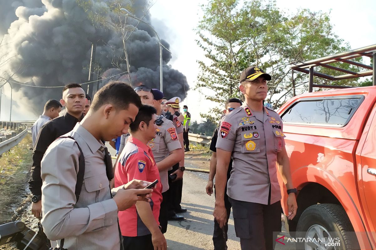 Dikabarkan seorang petugas operator tewas akibat kebakaran pipa minyak