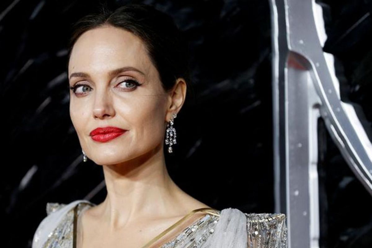 Angelina Jolie sumbang bocah penjual limun untuk Yaman