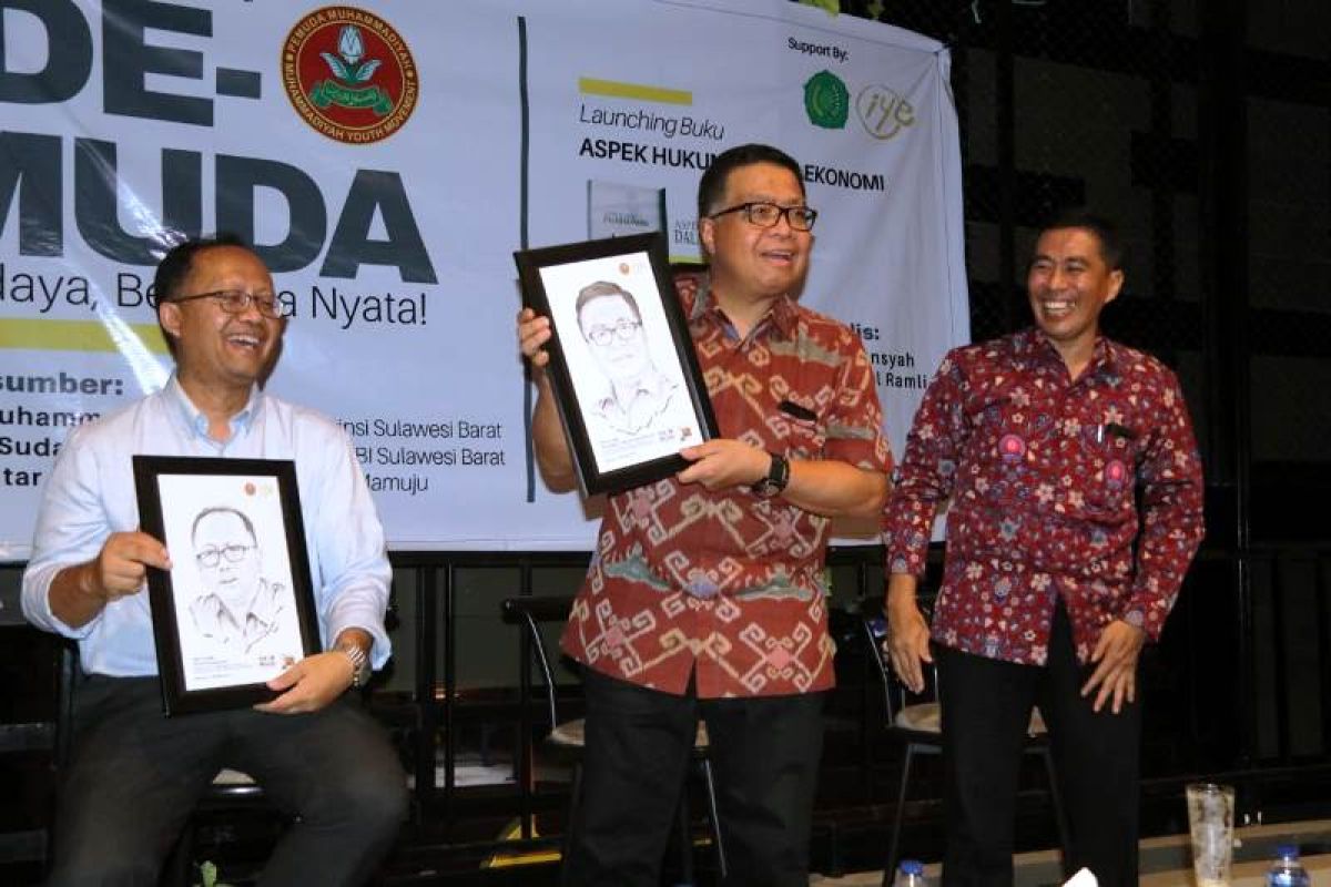 Sekprov Sulawesi Barat hadiri peluncuran buku Aspek Hukum Dalam Ekonomi