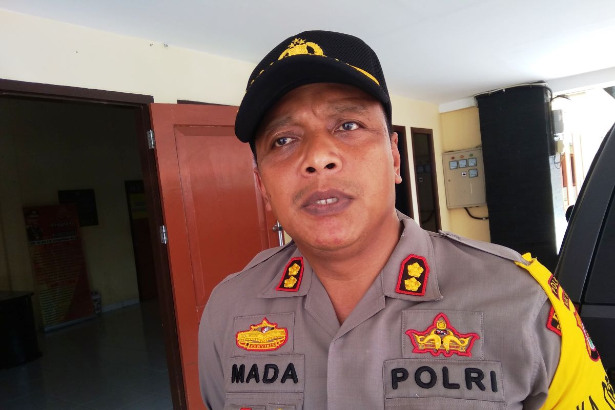 Police confiscate 10 sharp weapons in Papua's Biak Numfor district