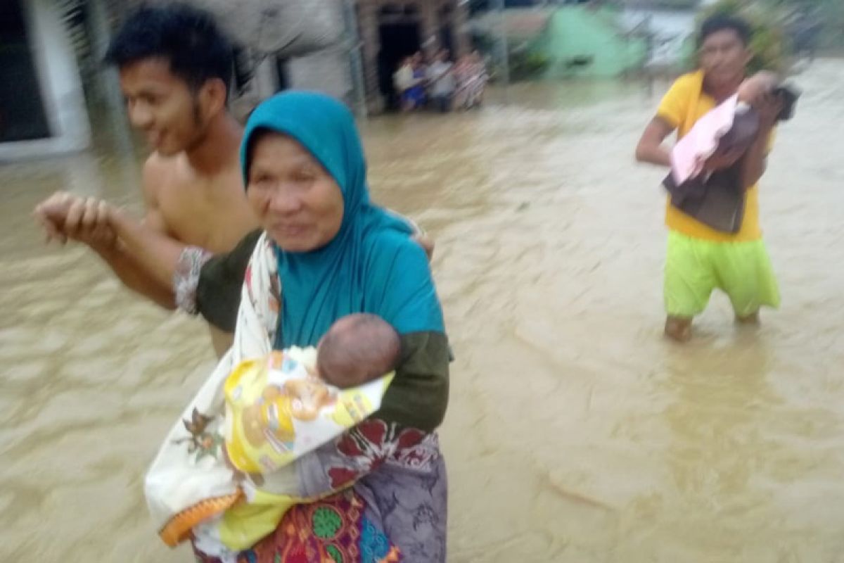 Ratusan warga Pulau Simeulue masih mengungsi akibat  banjir