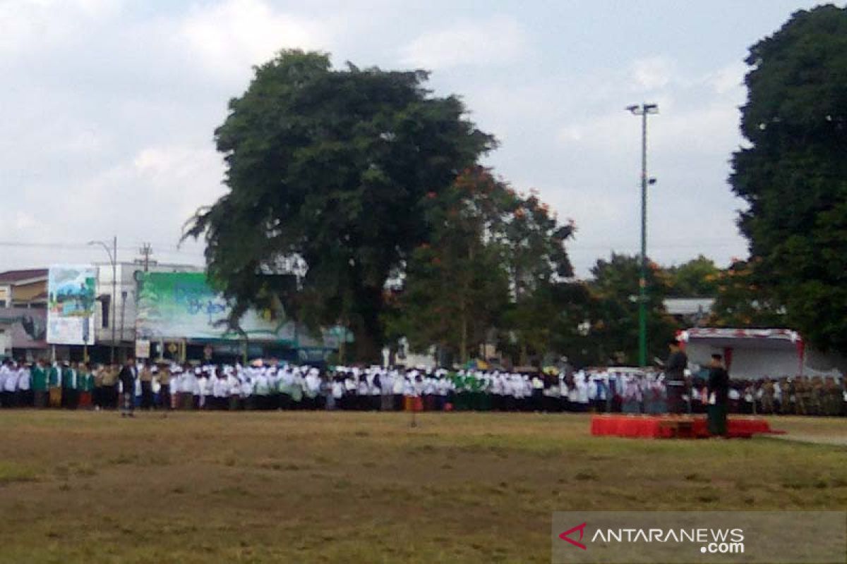 Bupati Banyumas ingatkan santri tidak boleh kehilangan jati diri