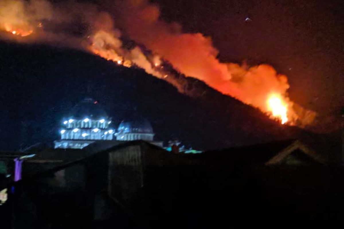 Petugas tim gabungan tangani Karhutla di Gunung Petarangan Banjarnegara