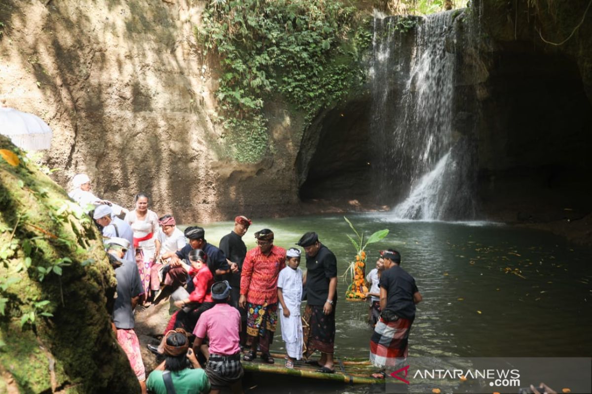 Bupati Gianyar resmikan destinasi wisata air terjun Suwat