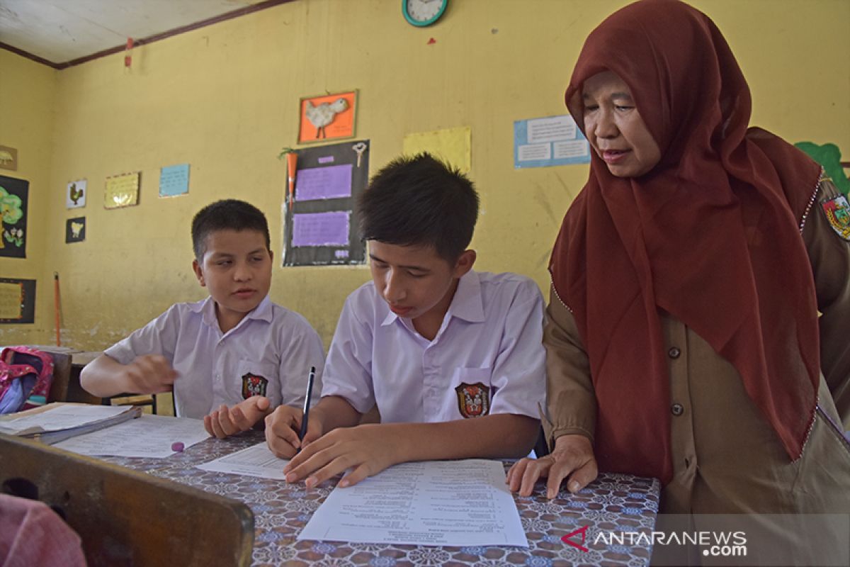 Anak imigran pencari suaka di Pekanbaru ikut ujian sekolah pertama kali