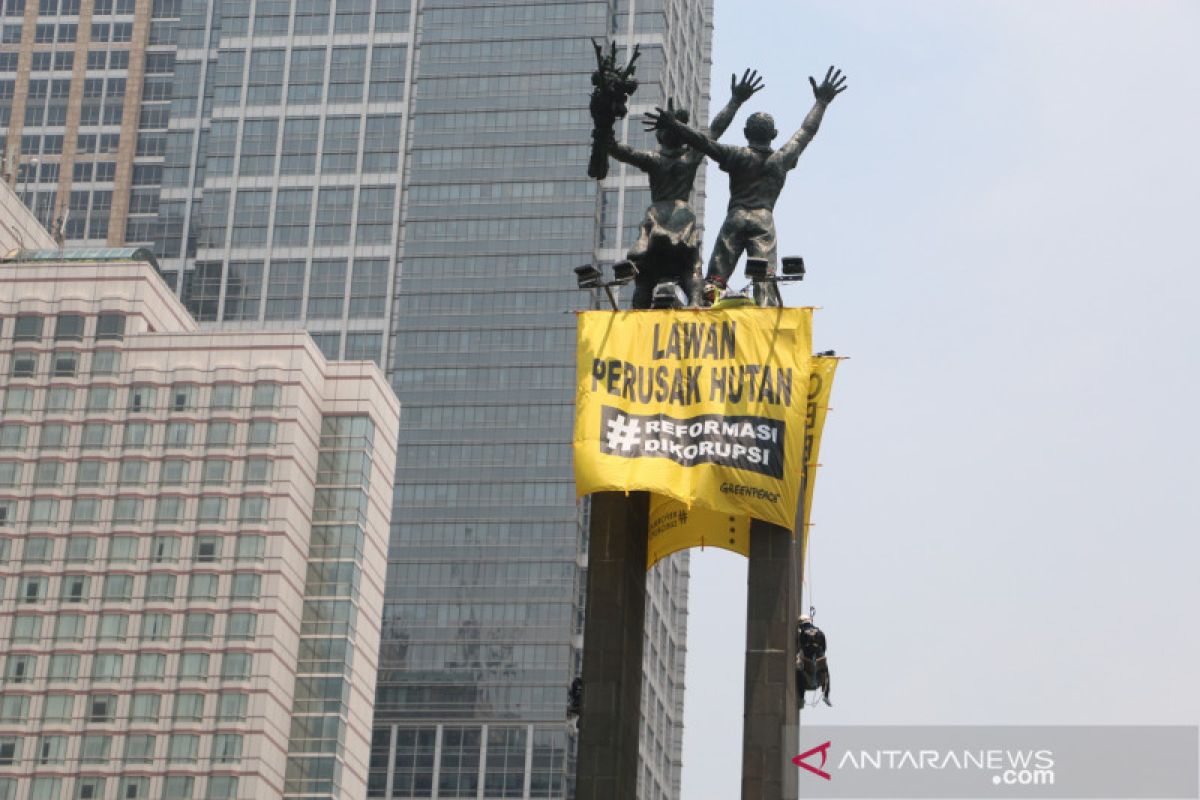 Greenpeace campaigns on clean energy, alerts Jokowi's cabinet
