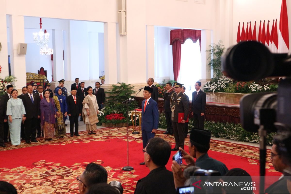 Presiden Jokowi melantik menteri dan pejabat Kabinet Indonesia Maju